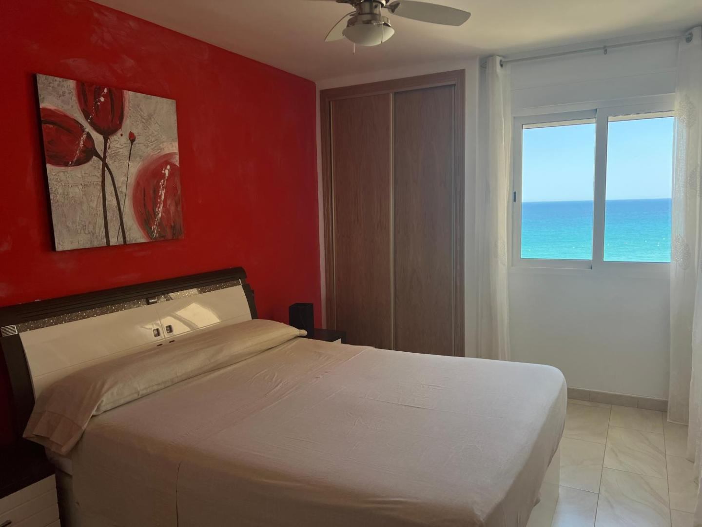 Dormitorio principal con vistas al mar